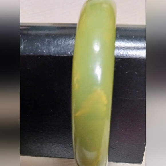 Vintage Marbled BAKELITE Green and Yellow Bracelet - Picture 4 of 5